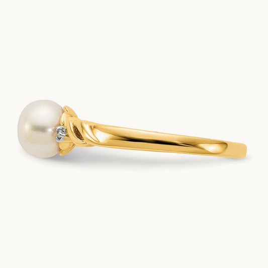 FW Cultured Pearl and Diamond Twist Ring, 14K