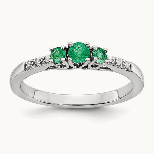 Emerald and Diamond 3-stone Ring — photo set
