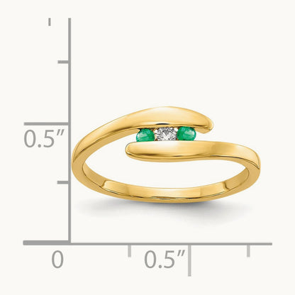 Emerald and Diamond 3-stone Ring — photo set