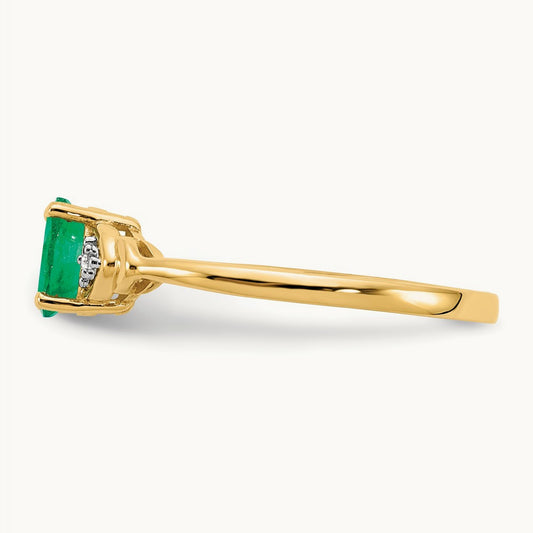 Emerald and Diamond Ring — 14K Yellow Gold, 7