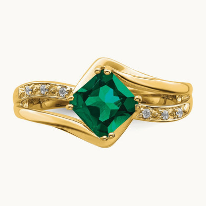 Created Emerald and Diamond Ring — photo set
