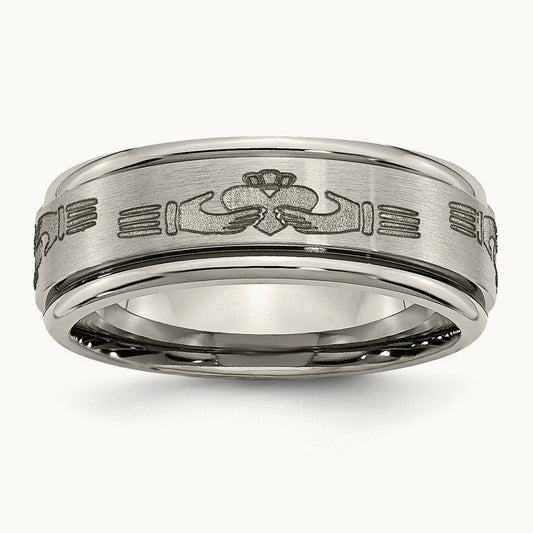 Brushed/Polished Claddagh Laser Design Ridged Edge Band — photo set