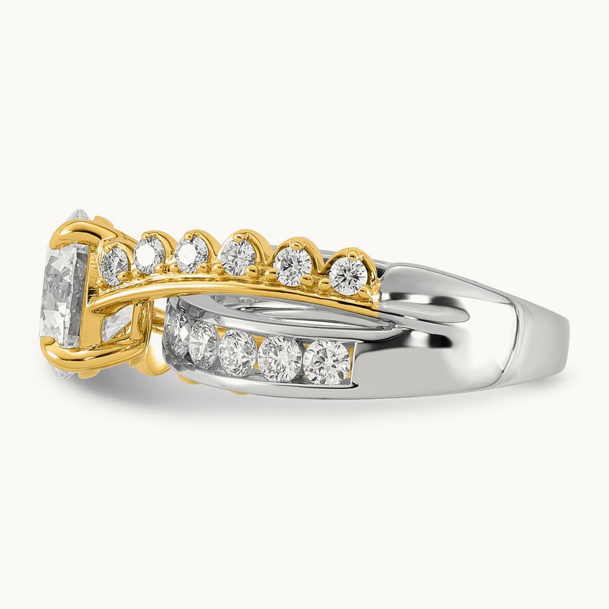 14ktt Certified Round Center Lab Grown Diamond VS+ F+ Ring