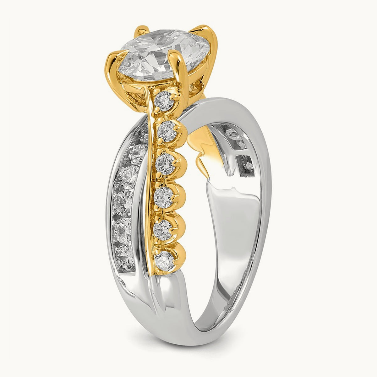 14ktt Certified Round Center Lab Grown Diamond VS+ F+ Ring