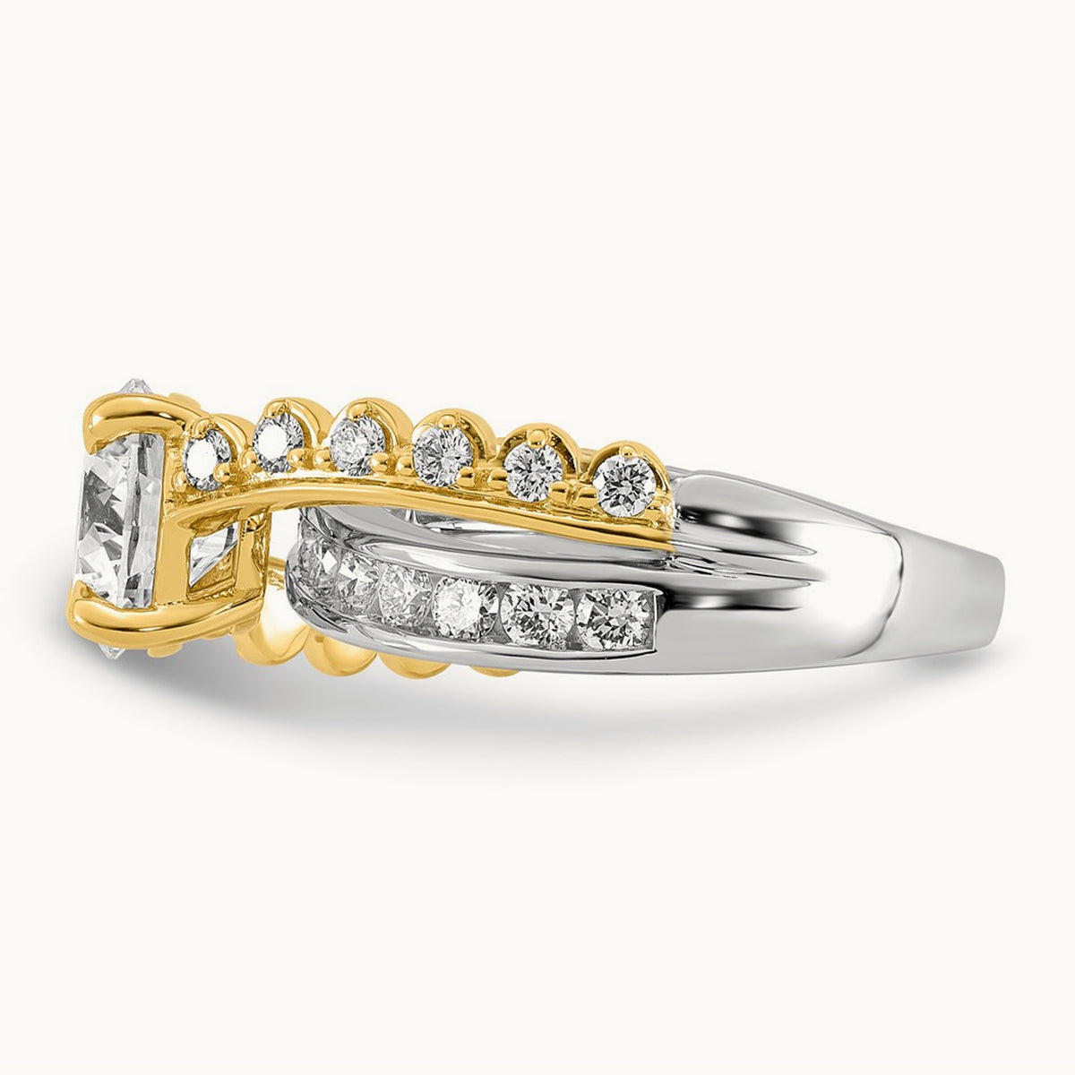 14ktt Certified Round Center Lab Grown Diamond VS+ F+ Ring