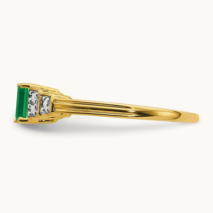 Emerald and Diamond Ring — photo set