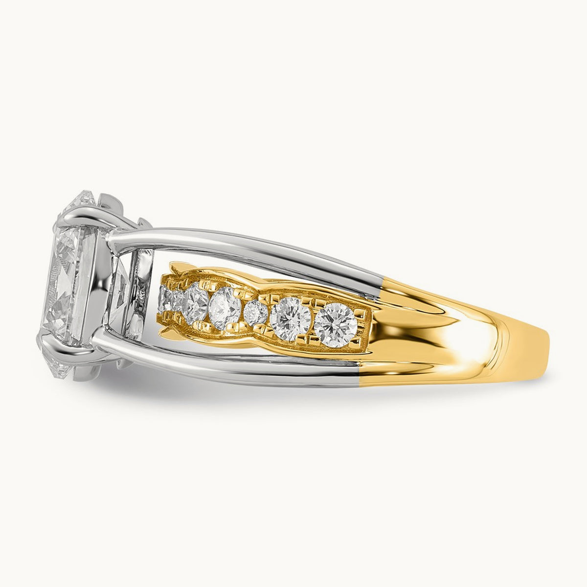 14ktt Certified Oval Center Lab Grown Diamond VS+ F+ Ring