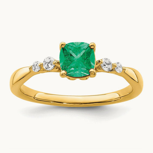 Polished Emerald and Diamond Ring — photo set