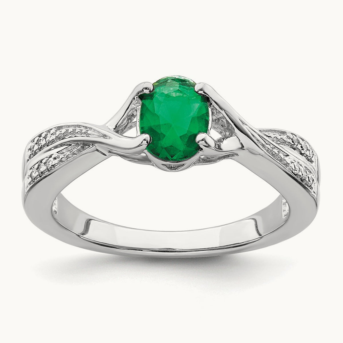 Oval Emerald and Diamond Ring — photo set