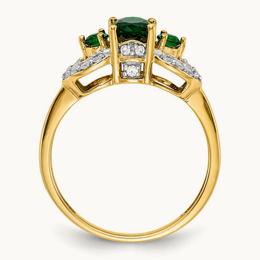 Oval Emerald and Diamond Ring — photo set