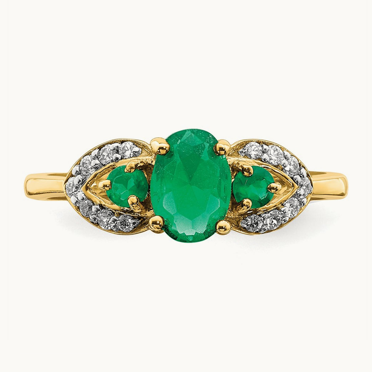 Oval Emerald and Diamond Ring — photo set