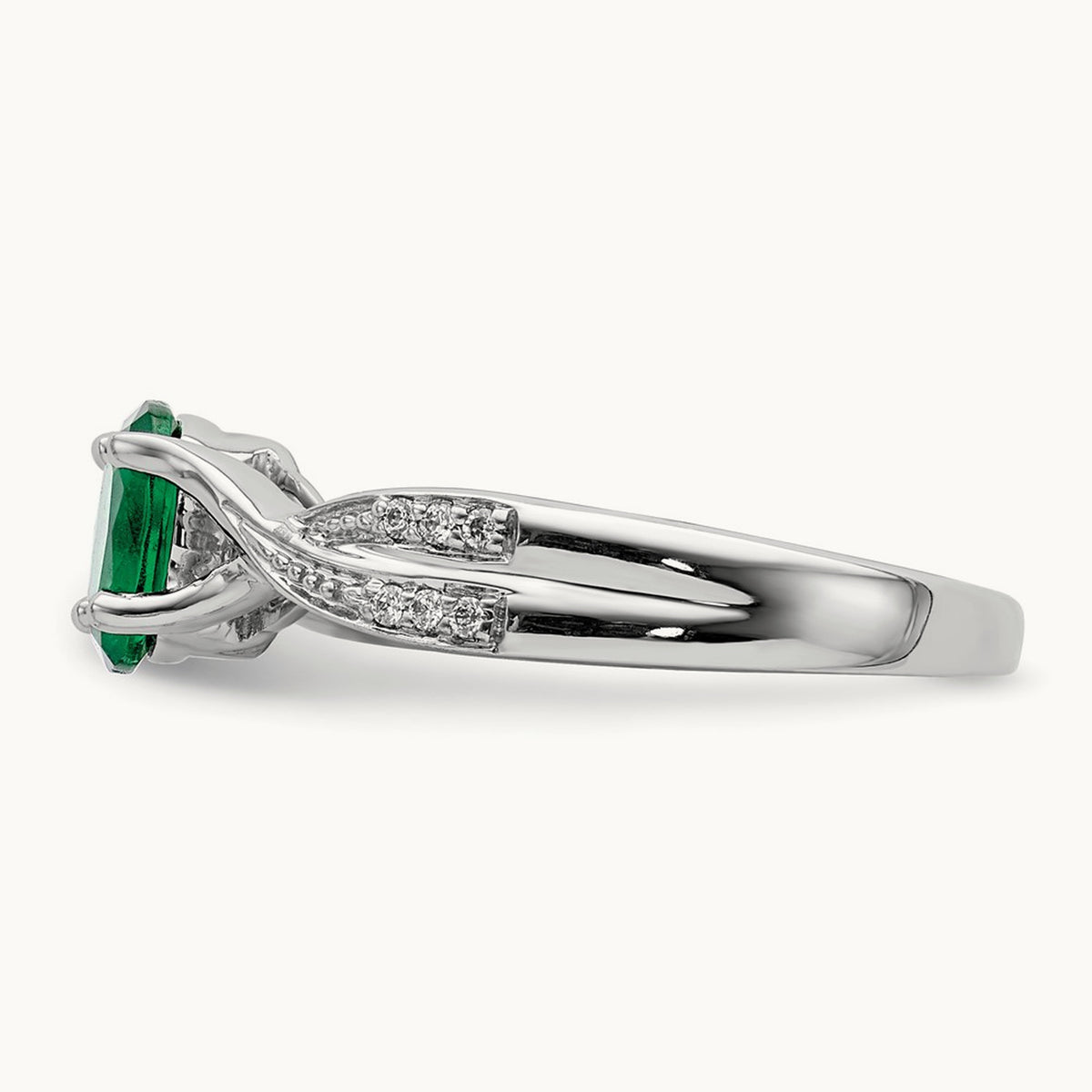 Oval Emerald and Diamond Ring — photo set