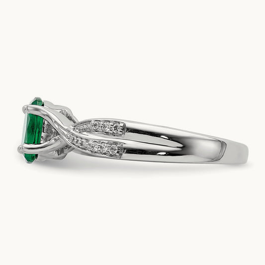 Oval Emerald and Diamond Ring — photo set