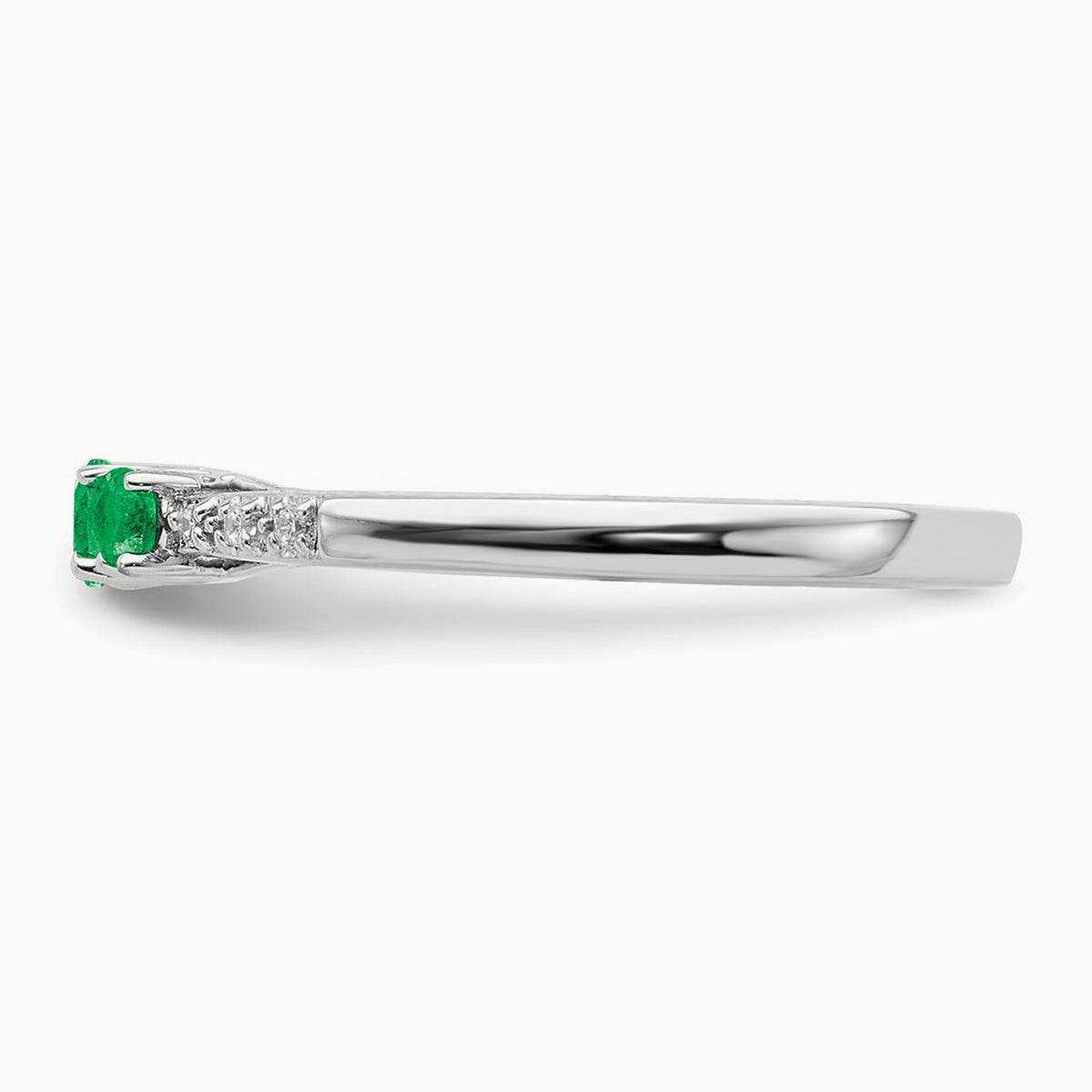 Emerald and Diamond 3-stone Ring — photo set