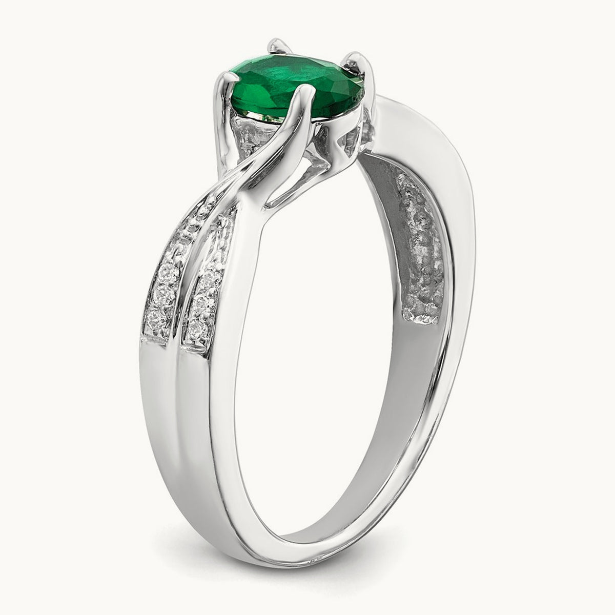 Oval Emerald and Diamond Ring — photo set