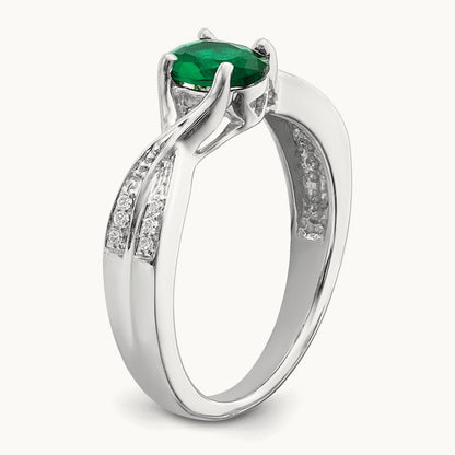 Oval Emerald and Diamond Ring — photo set