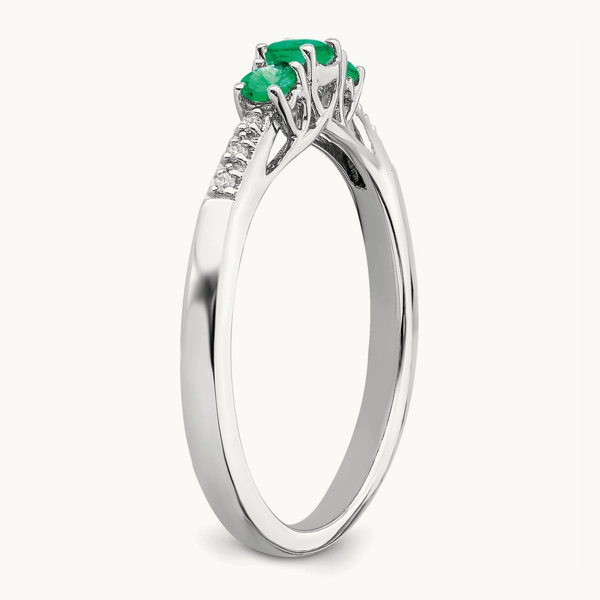 Emerald and Diamond 3-stone Ring — photo set