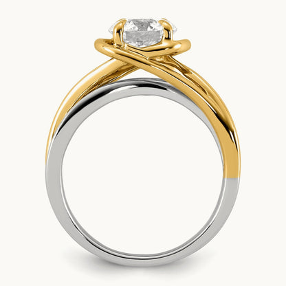 14ktt Certified Round Center Lab Grown Diamond VS+ F+ Ring