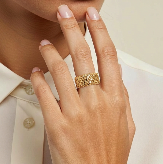 Woven Stretch Ring in 14K yellow gold